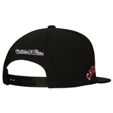 Men's Chicago White Sox MLB Mitchell & Ness Black Cooperstown Evergreen Snapback Hat