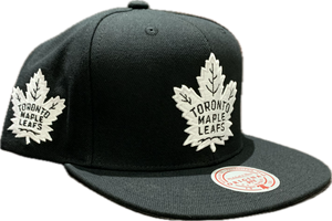 Men’s NHL Toronto Maple Leafs Mitchell & Ness Evergreen Snapback Hat – Black & White