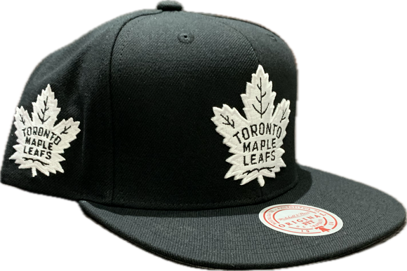 Men’s NHL Toronto Maple Leafs Mitchell & Ness Evergreen Snapback Hat – Black & White