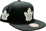 Men’s NHL Toronto Maple Leafs Mitchell & Ness Evergreen Snapback Hat – Black & White