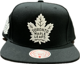 Men’s NHL Toronto Maple Leafs Mitchell & Ness Evergreen Snapback Hat – Black & White