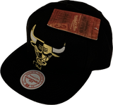 Chicago Bulls NBA Basketball Mitchell & Ness Split Crown Hardwood Classic Snapback Cap - Black & Gold