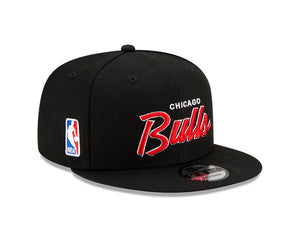 Men’s NBA Chicago Bulls New Era Script 9FIFTY Snapback Hat – Black