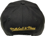 Men’s NHL Chicago Blackhawks Mitchell & Ness Gold Touch Snapback Hat – Black