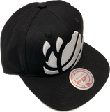 Men’s NBA Toronto Raptors Negative Space Mitchell & Ness Snapback Hat – Black