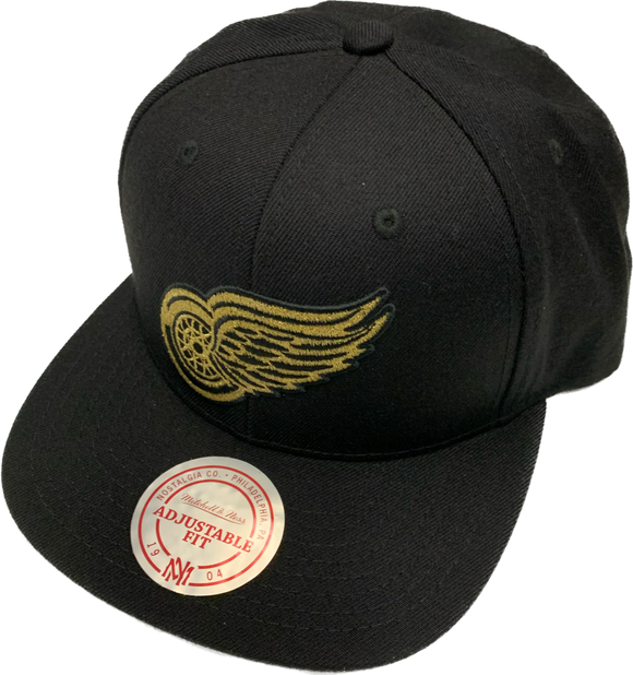 Men’s NHL Detroit Red Wings Mitchell & Ness Gold Touch Snapback Hat – Black