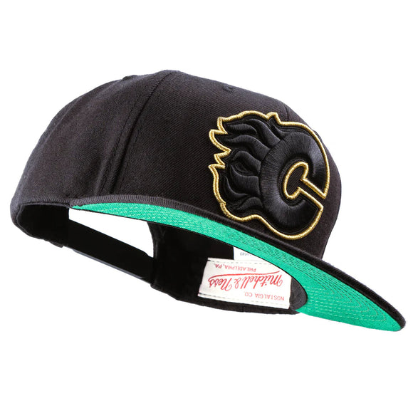 Men’s NHL Calgary Flames Mitchell & Ness Gold Coin Snapback Hat – Black