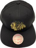 Men’s NHL Chicago Blackhawks Mitchell & Ness Gold Touch Snapback Hat – Black