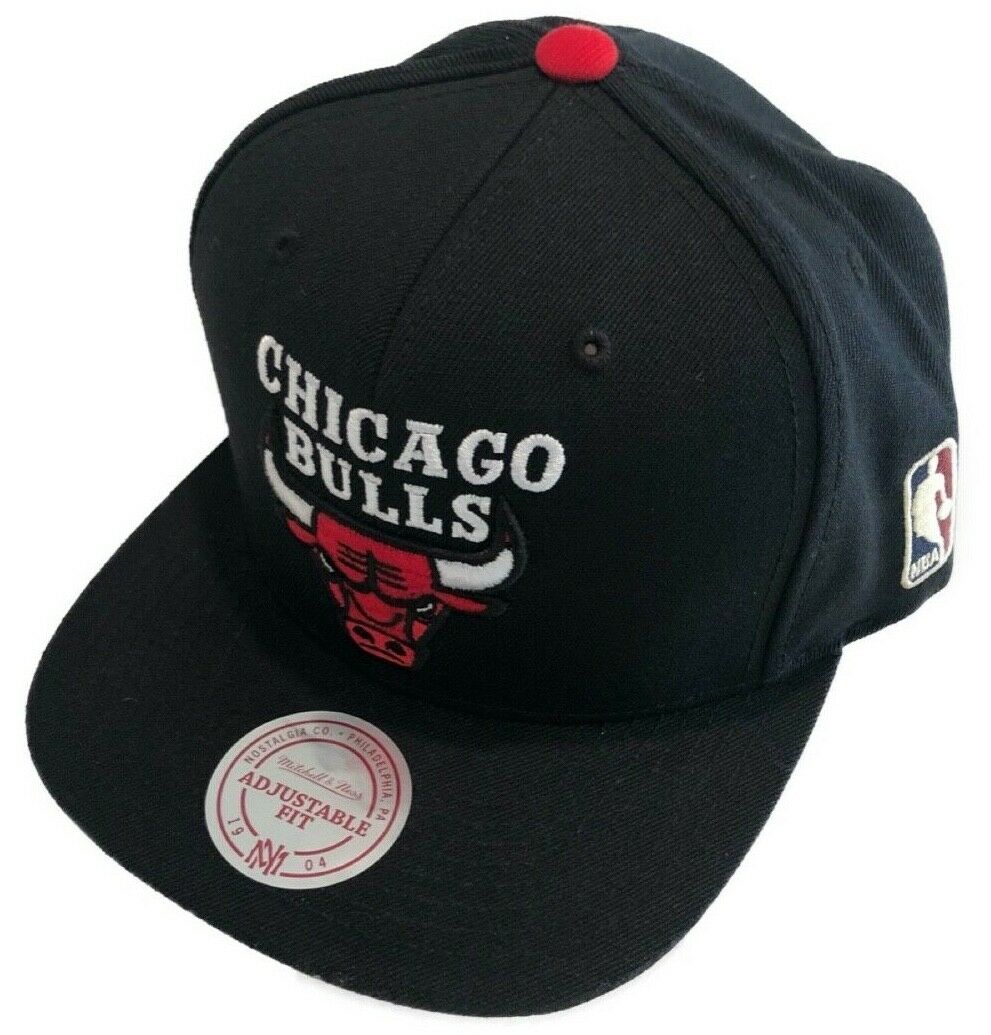 Chicago Bulls Red Logo Basketball Mitchell Ness Snapback